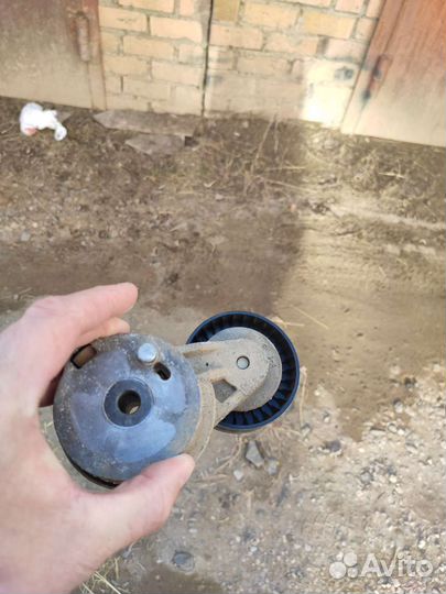 Ролик с натяжителем