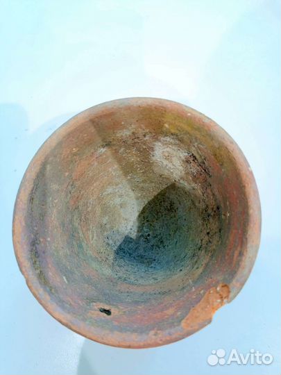 Старинный глиняный стакан