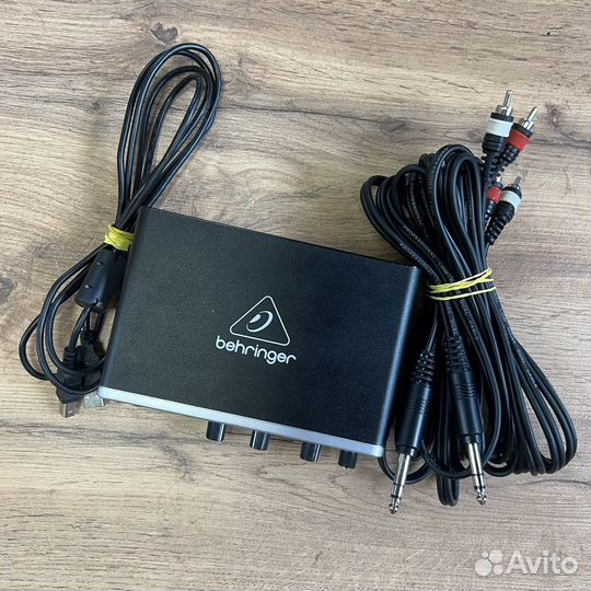 Аудиоинтерфейс behringer umc22