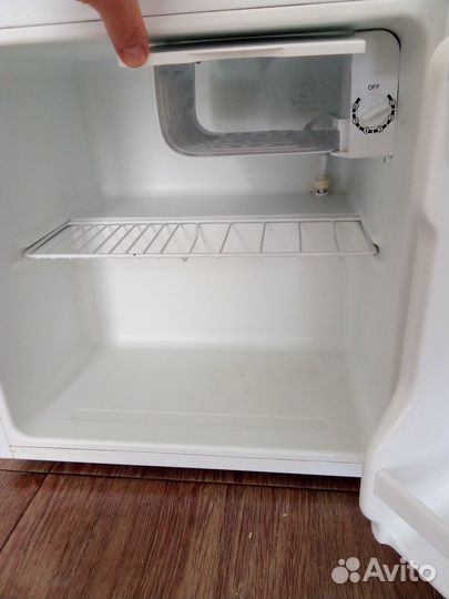 Холодильник маленький с морозильным отделением