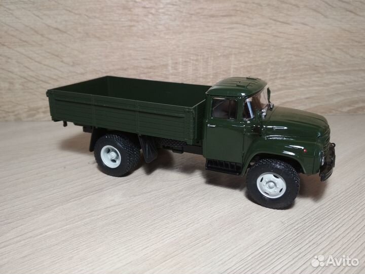 ЗИЛ 130-76 бортовой (новая решетка)