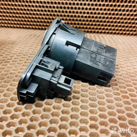 Блок управления светом Skoda Octavia A4 2010