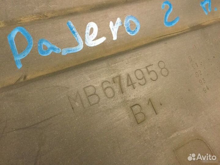 Накладка двери передней правой Mitsubishi Pajero