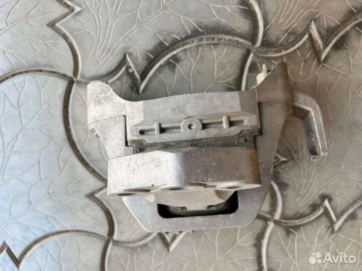 Подушка двигателя правая на chevrolet cruze 1.8