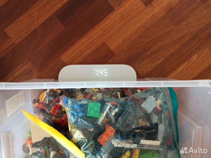 Целый контейнер lego