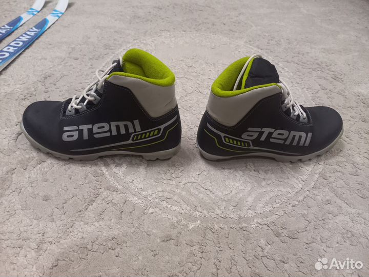 Лыжные ботинки