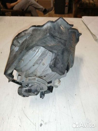 Противотуманная фара левая Toyota Hilux