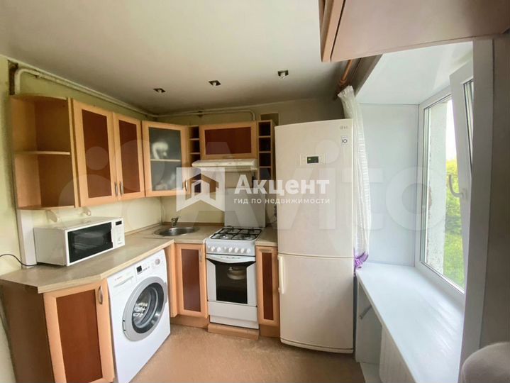 2-к. квартира, 40 м², 3/3 эт.