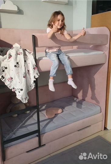 Мягкая двухъярусная кровать Бондо