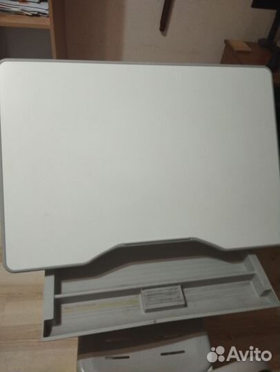 Письменный стол школьный