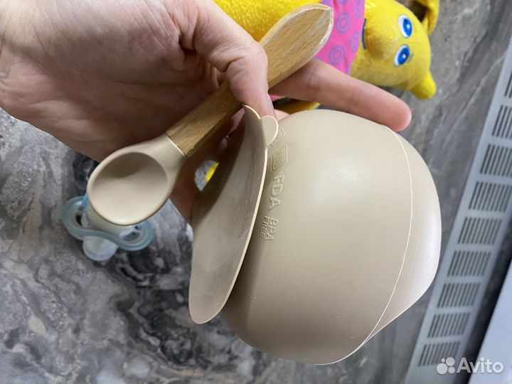 Силиконовая ложка и тарелка на приососках