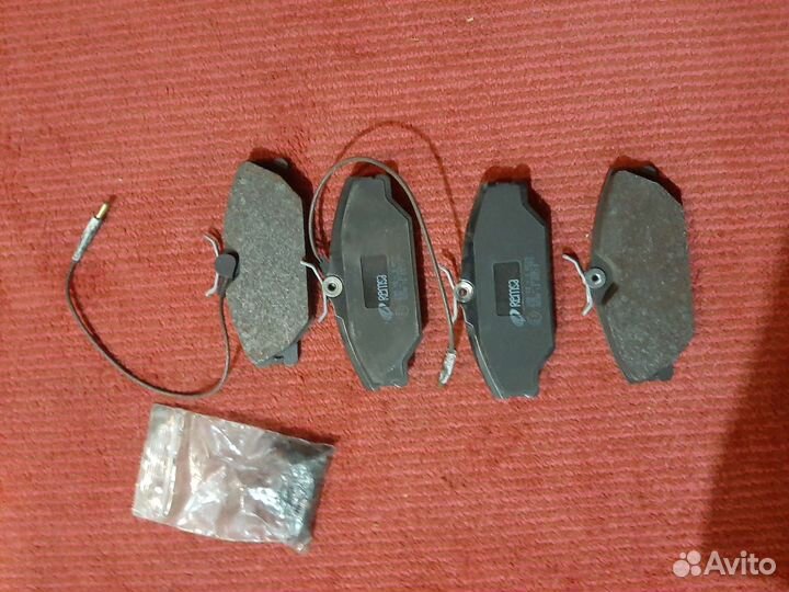 Тормозные колодки передние Рено