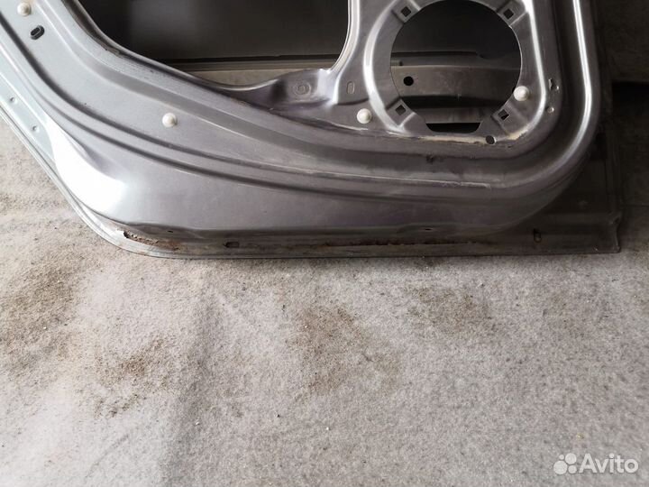 Задняя левая дверь от Рено Симбол