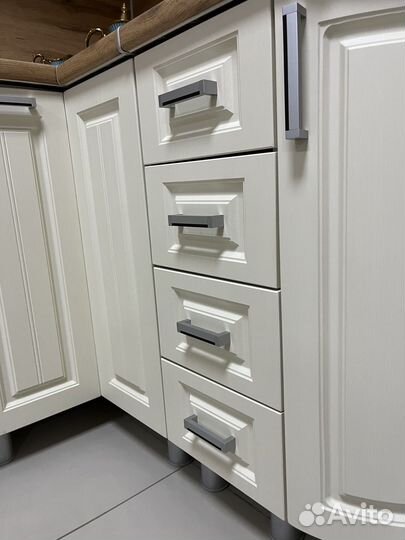 Готовая модульная угловая кухня