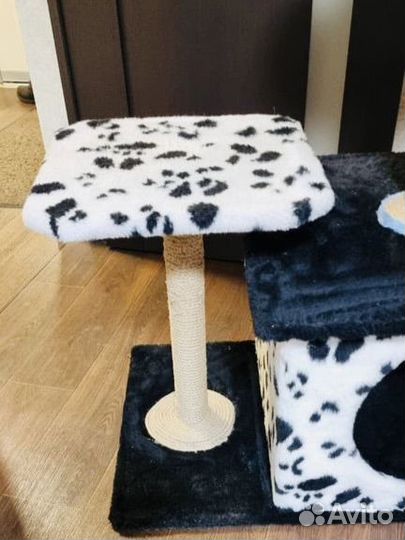 Кошачий дом с когтеточкой