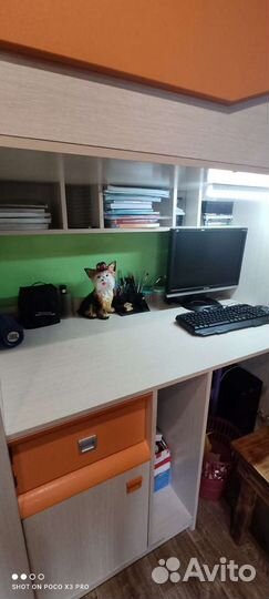 Детская кровать чердак со столом и шкафом