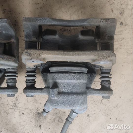 Суппорт тормозной передний Renault duster 1.6