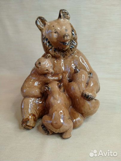 Статуэтка Медведица с медвежатами Старая Гжель