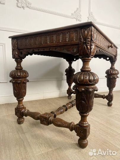 Антикварный рабочий стол со стулом