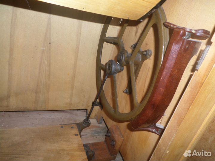 Швейная машинка ножная