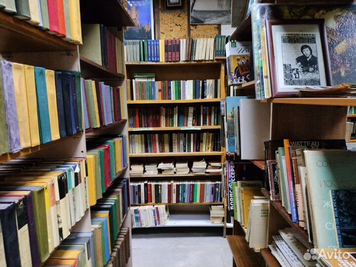 Магазин старых книг, книги, учебники