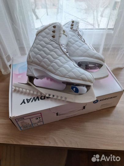 Фитнес коньки женские 37