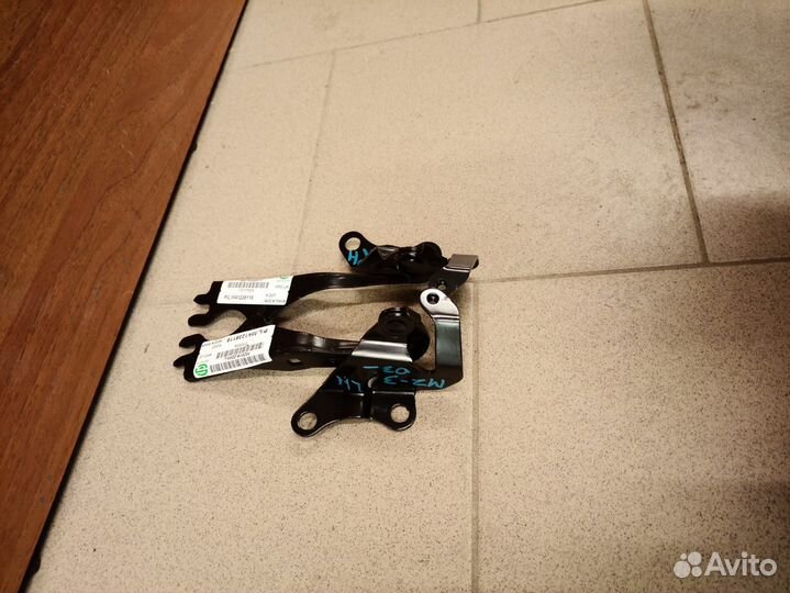 Mazda 3 2003- петля капота новая не оригинал