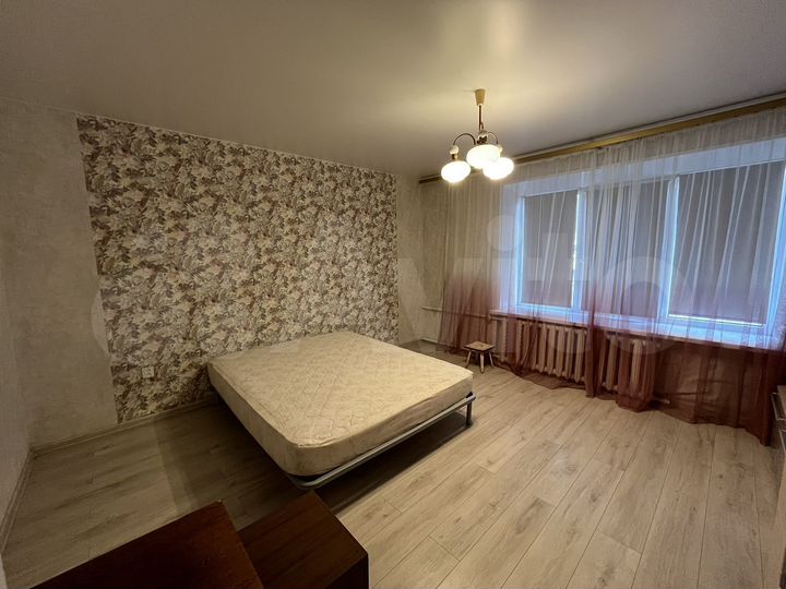 2-к. квартира, 52 м², 1/9 эт.