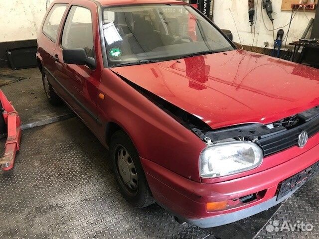 Разбор на запчасти Volkswagen Golf 3