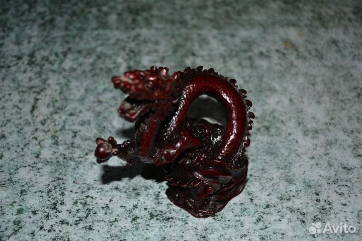 Фигурки и статуэтки для интерьера