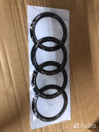 Audi эмблема черная 4M0071802