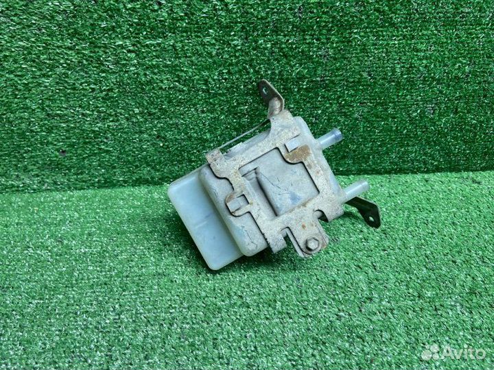 Бачок тормозной жидкости Toyota Noah R60