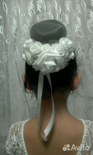 Платье, туфли и аксессуар для волос