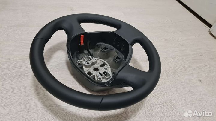 Перетяжка рулей и салона автомобиля