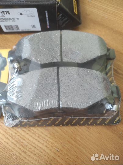 Комплект передних тормозных колодок toyota Avensis