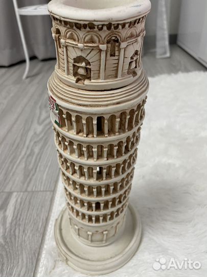 Статуэтка Пизанской башни привезли из Италии