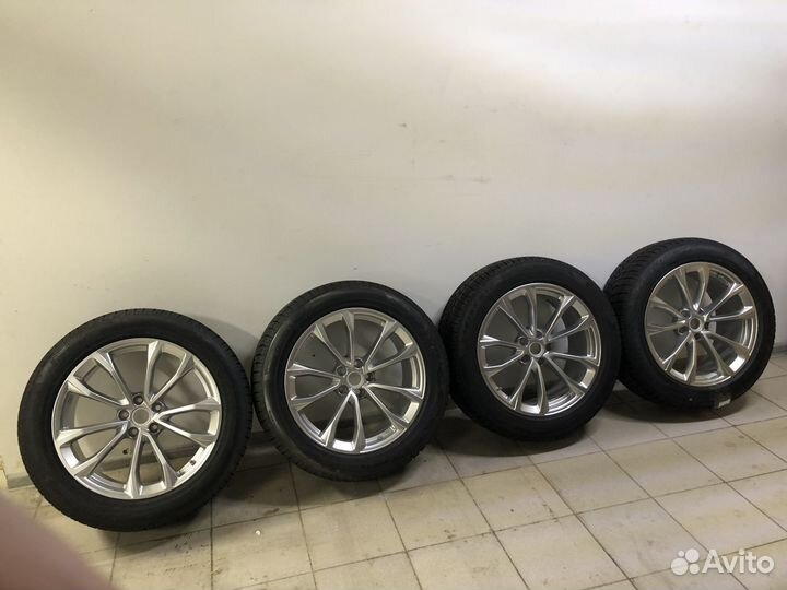 Комплект зимних колес Макан 19