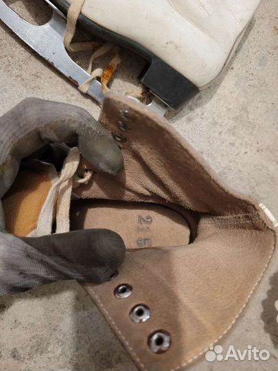 Коньки женские р-р 34-35 215мм кожаные