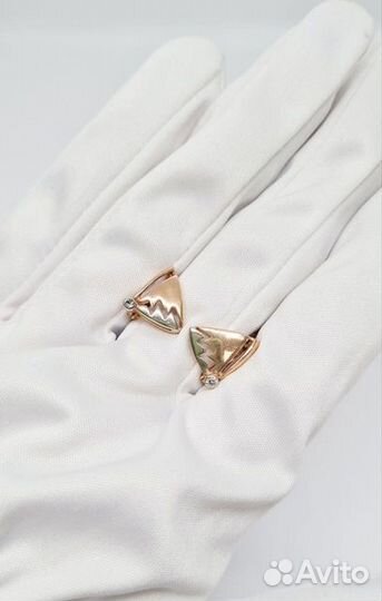 Золотые серьги с камнем