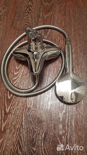 Смеситель для ванны с душем