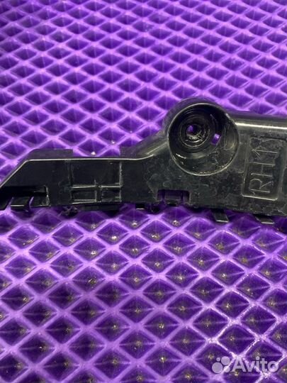 Крепление бампера переднее Nissan Roox B44A BR06