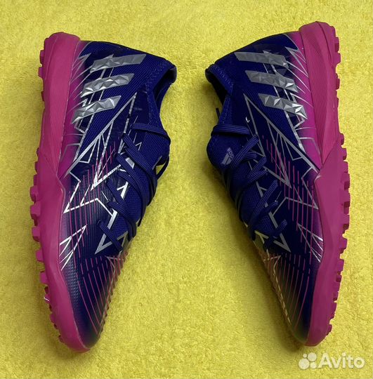 Футбольные бутсы сороконожки Adidas Predator