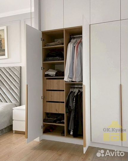 Шкаф с зеркалом