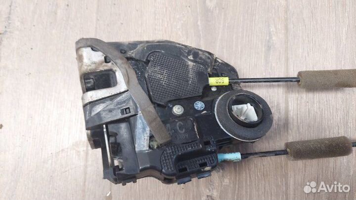 Замок двери задний левый Toyota Camry XV40