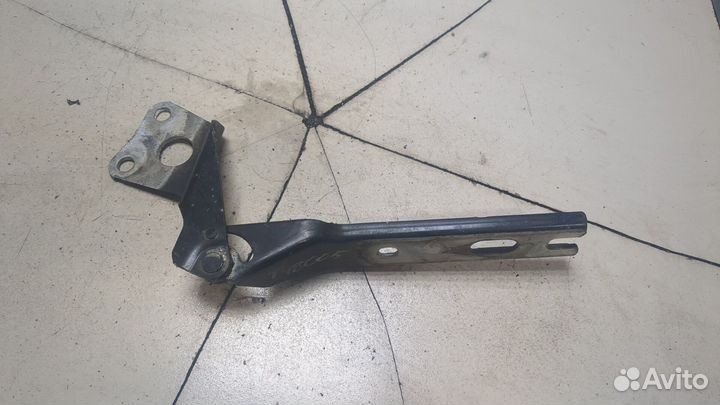 Петля капота левая Skoda Yeti