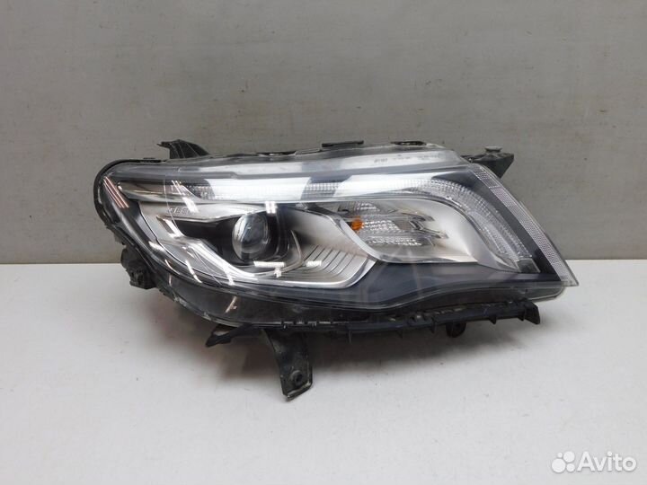 Фара правая Geely Atlas 7051003300