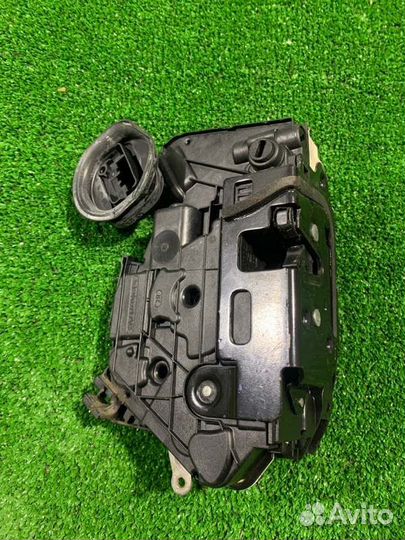 Замок двери задней правой Volkswagen Golf 6 CCZ