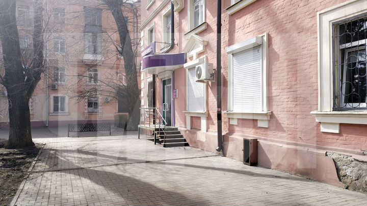 Магазин 52 кв.м на первом этаже