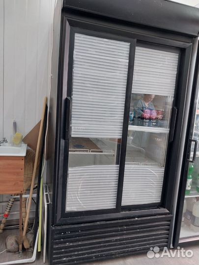 Двухдверный холодильник для напитков