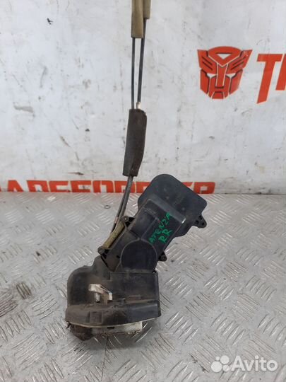 Замок двери задний правый Мазда Атенза GG